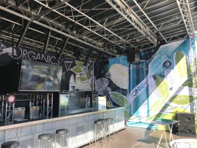 Am Beach Volleyball Major in Gstaad rüstete flagprint die Red Bull Organics Bar mit 10 Meter grossen Bannern aus.