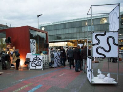 Die mobilen Werbebanner kamen beim Kunstanlass von Connected Space auf dem Bahnhofplatz Bern zum Einsatz, liessen sich mühelos aufbauen und erzielten eine feine Wirkung.