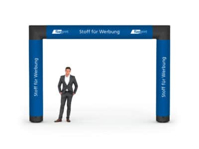 Der Aufblasbare Event Torbogen ist der ultimative Blickfang für jedes Event und sorgt für einen professionellen und eindrucksvollen Auftritt. Ob als Start- und Zielbogen bei Sportveranstaltungen, als Eyecatcher auf Messen oder als Eingangsportal bei Festivals – der Eventbogen bietet maximale Aufmerksamkeit und eine unverwechselbare Markenpräsenz.