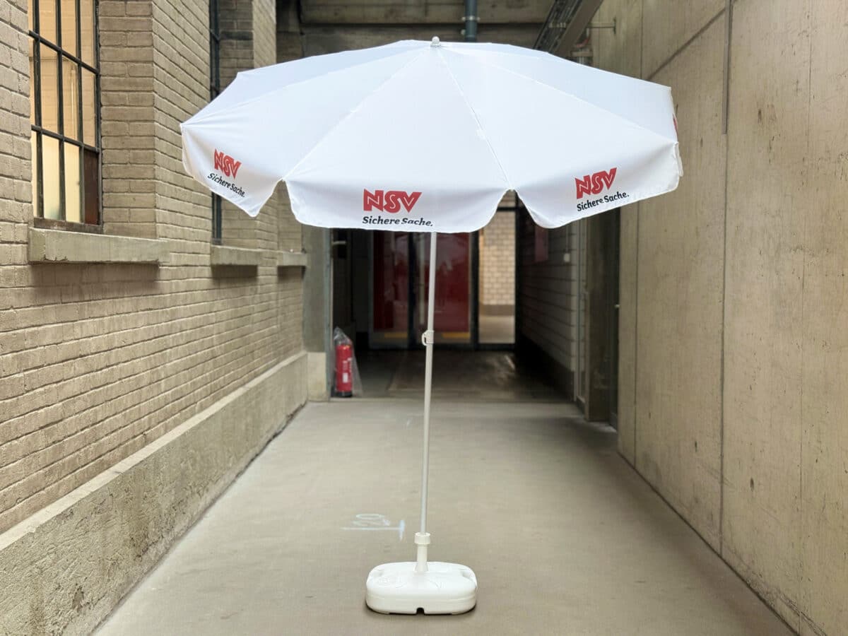 Bei jedem Wetter eine gute Miene machen. Individuell bedruckte Sonnenschirme & Werbeschirme geeignet für Restaurant- & Hotelterrrassen wie auch für Events.