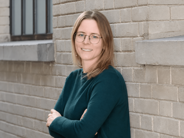 Mitarbeiterporträt von Claudia Stämpfli bei flagprint ag